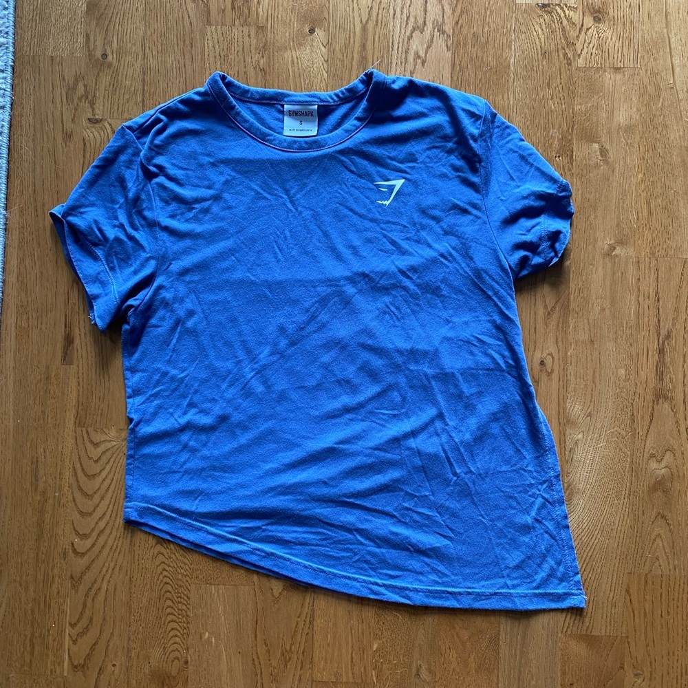 Gymshark workout tee. Purple/blue. Size small